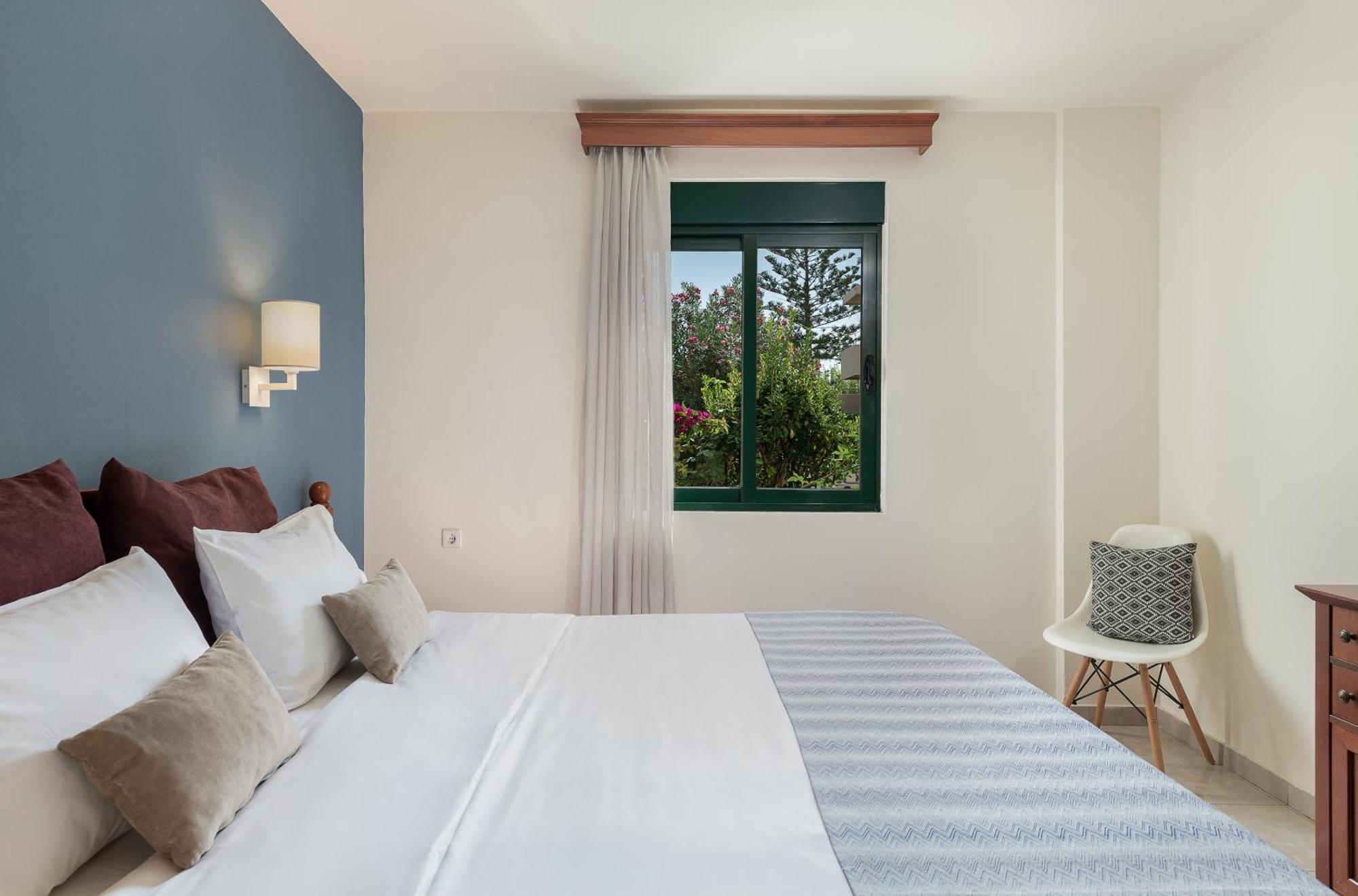 Caldera Bay 3*
